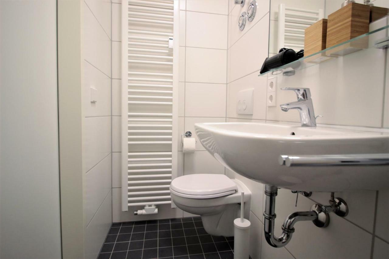 Studio Apartment - Balcony, Netflix, University Hospital Proximity Wurzburg Bagian luar foto