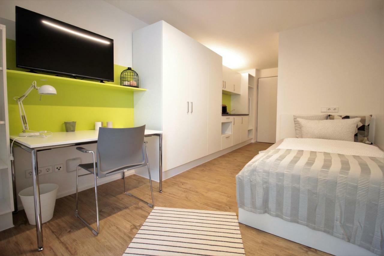 Studio Apartment - Balcony, Netflix, University Hospital Proximity Wurzburg Bagian luar foto
