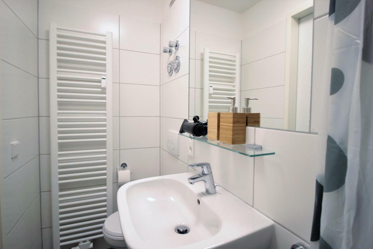 Studio Apartment - Balcony, Netflix, University Hospital Proximity Wurzburg Bagian luar foto