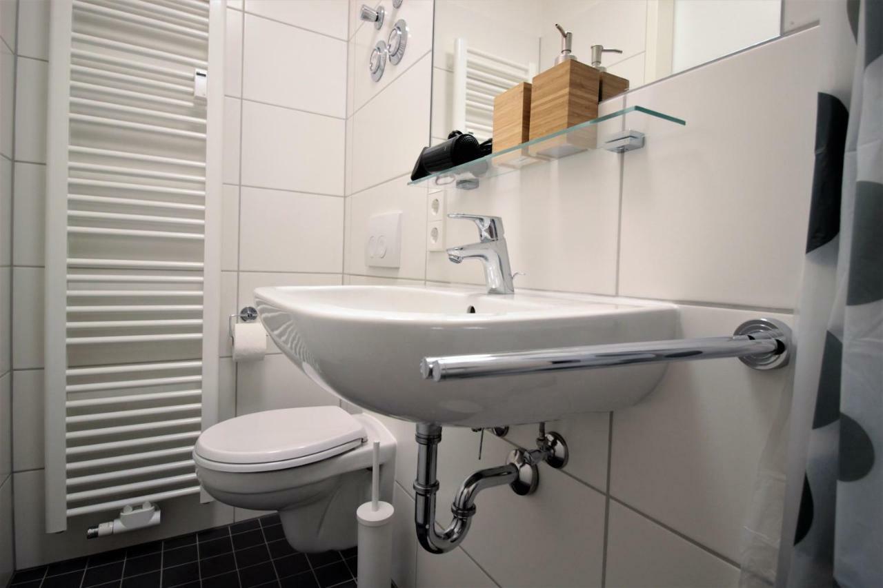 Studio Apartment - Balcony, Netflix, University Hospital Proximity Wurzburg Bagian luar foto